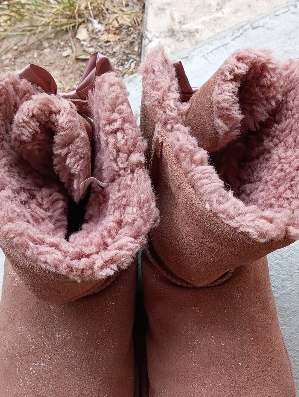 UGG Size 10 Shoes - Picture 9 of 10